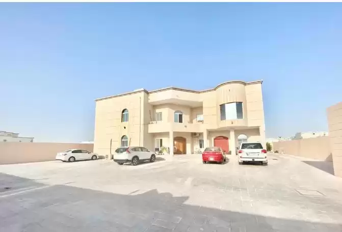 Residential Ready Property 1 Bedroom U/F Apartment  for rent in Doha #15689 - 1  image 